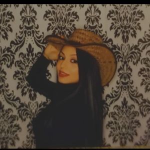 Meet your Posher, Linda